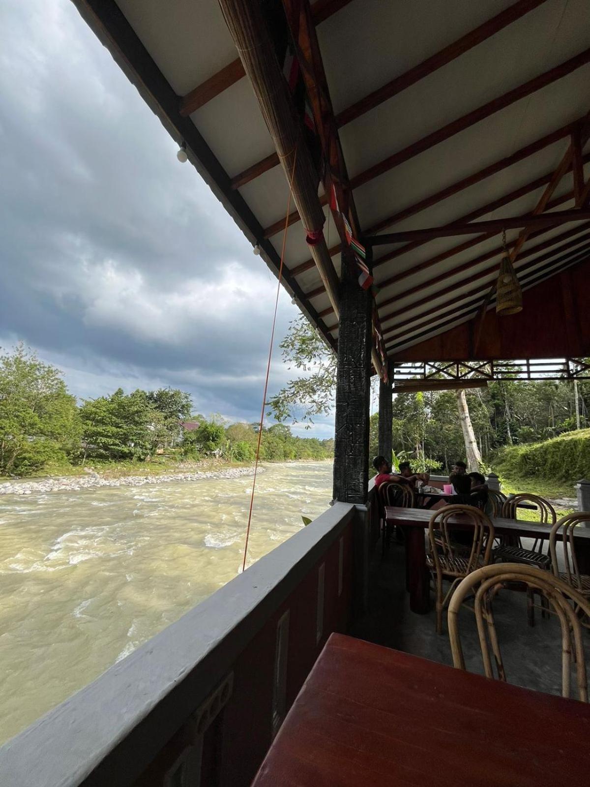 Asim Paris Guesthouse & Jungle Trekking Bukit Lawang Ngoại thất bức ảnh